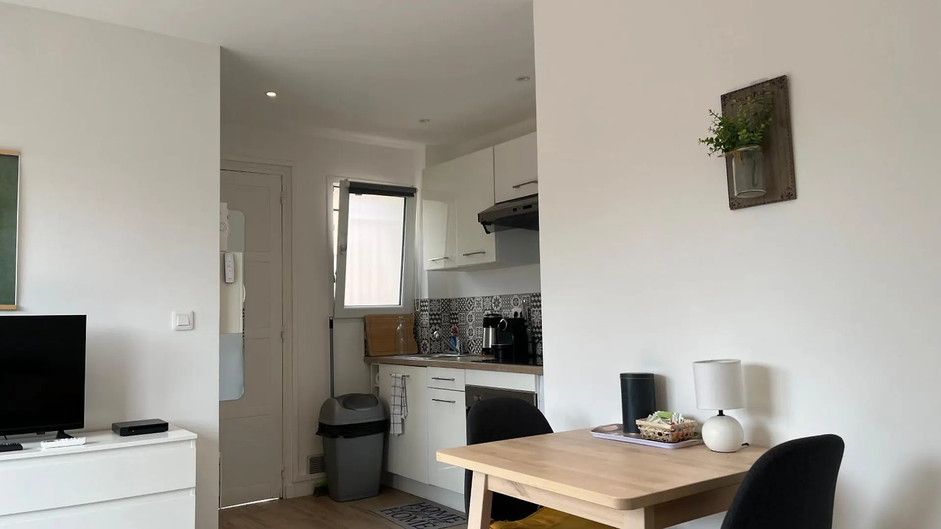 Apartment Studio Juan Les Pins Balcon 10Min Plage Antibes